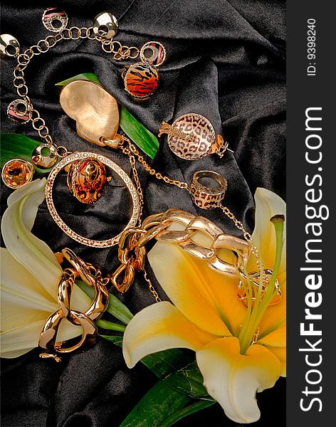 Collectione set jewels with flowers. Collectione set jewels with flowers