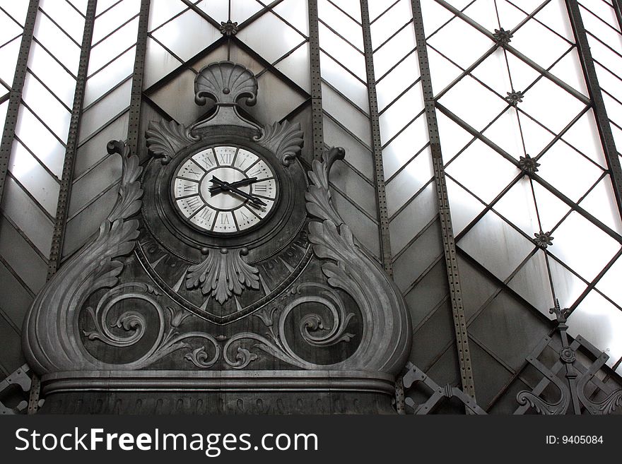 This clock is in The ancient railway Atocha from Madrid since the 1900 years. This clock is in The ancient railway Atocha from Madrid since the 1900 years.