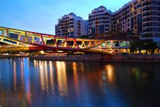 Colorful Bridge Along Singapore River Royalty Free Stock Images Colorful Bridge Along Singapore River Royalty Free Stock Images