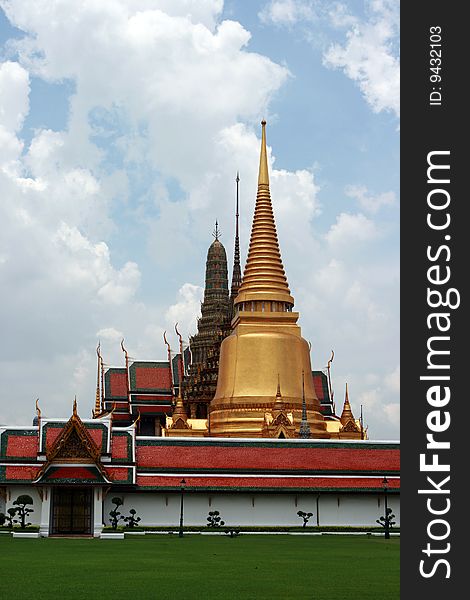 Thai royal grand palace and temple Wat prakaew one of the famous landmark and tourist attaction of bangkok