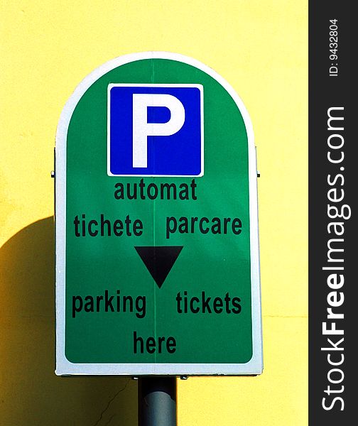 A typical sign pointing to a parking place. A typical sign pointing to a parking place