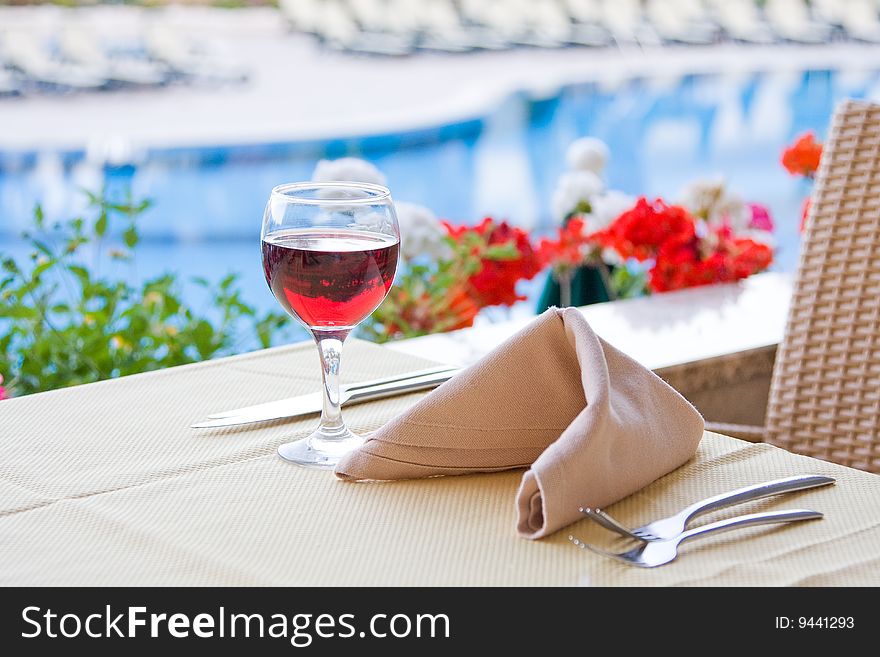 Excellent breakfast by the pool. Excellent breakfast by the pool