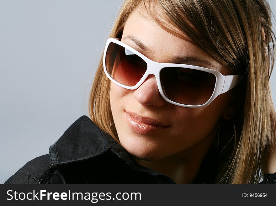 Woman in sunglasses. Fashion  portrait.