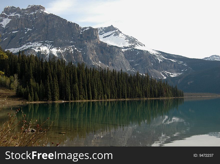 North American Mountainsand Lake