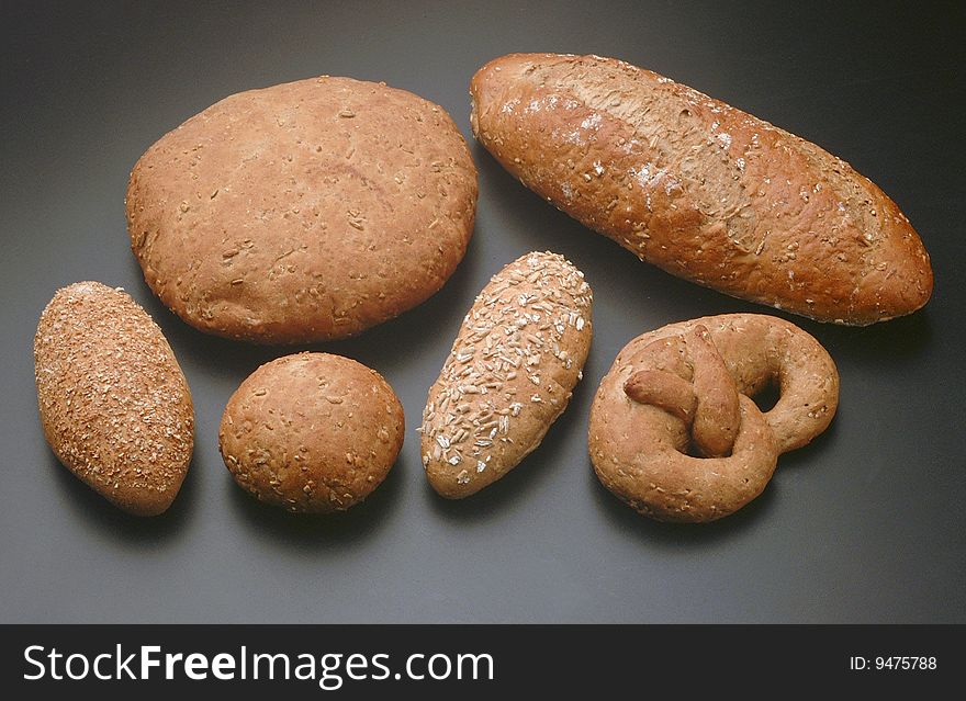 Types of bread baked from wheat flour