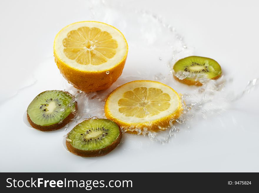 Lemon and kiwi in water