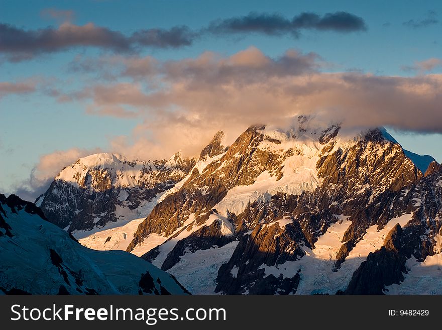 Glacier-flanked Mt Aoraki