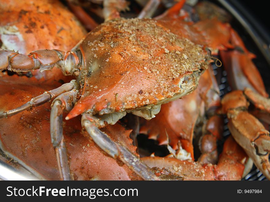 Seasoned steamed crabs in pot