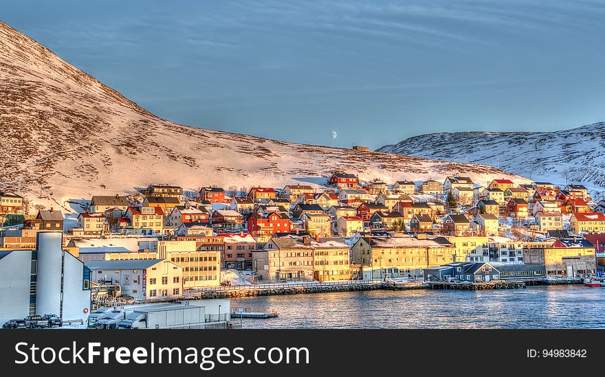 A view of the city of Honningsvåg in the northern coast of Norway. A view of the city of Honningsvåg in the northern coast of Norway.