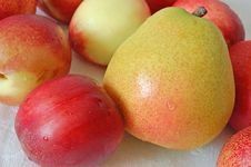 Pear And Nectarines Royalty Free Stock Photos Pear And Nectarines Royalty Free Stock Photos