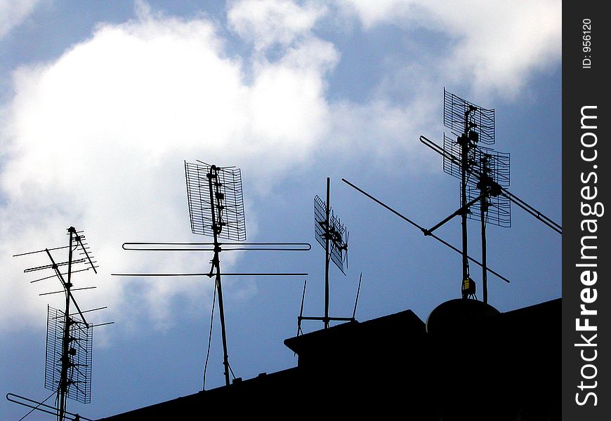 Four transmitting antennas on the roof