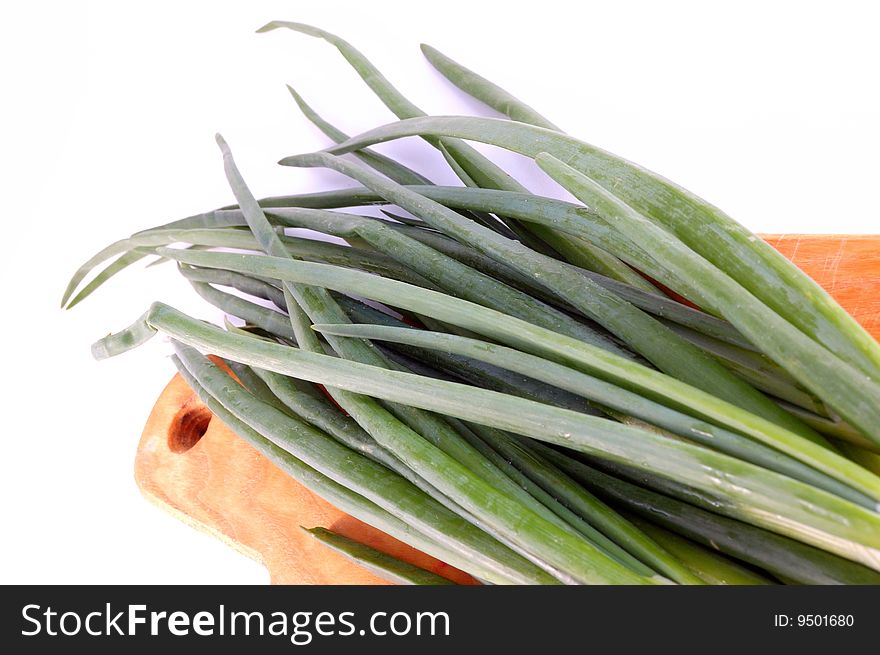 Spring onions on the threaded board