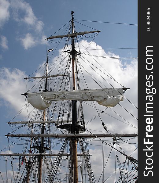 Masts of a ship whit a cloudy background