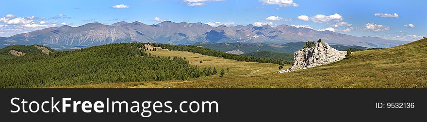 Panoramic view of cuja valley and kurajskij chrebet - altai mountains russia