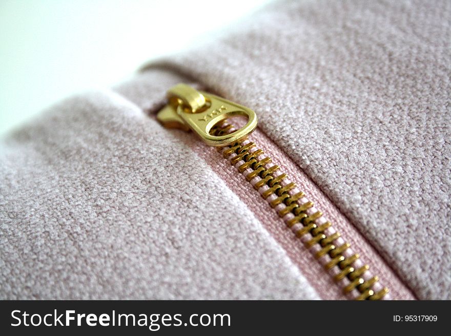 A zipper on a piece of clothing. A zipper on a piece of clothing.