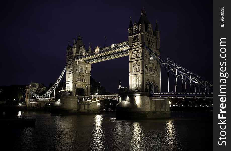 Tower Bridge and NOT the London Bridge. Tower Bridge and NOT the London Bridge