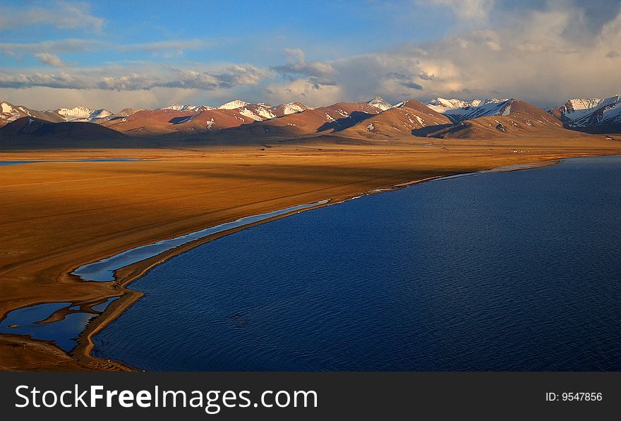 Taken in the lake Namtso. The lake Namtso is the highest lake in the world,  lake Surface Altitude is 4718m. It is about 90 kilometers from Lhasa. The Mountain of picture is Nyainqentanglha Range. There are some pastures near the lake.