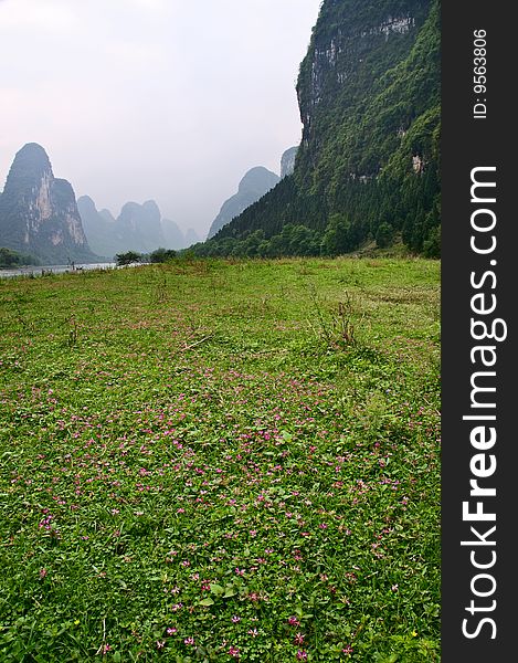 Li Jiang River And Its Mountains