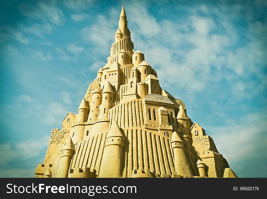 Sky, Landmark, Historic Site, Spire