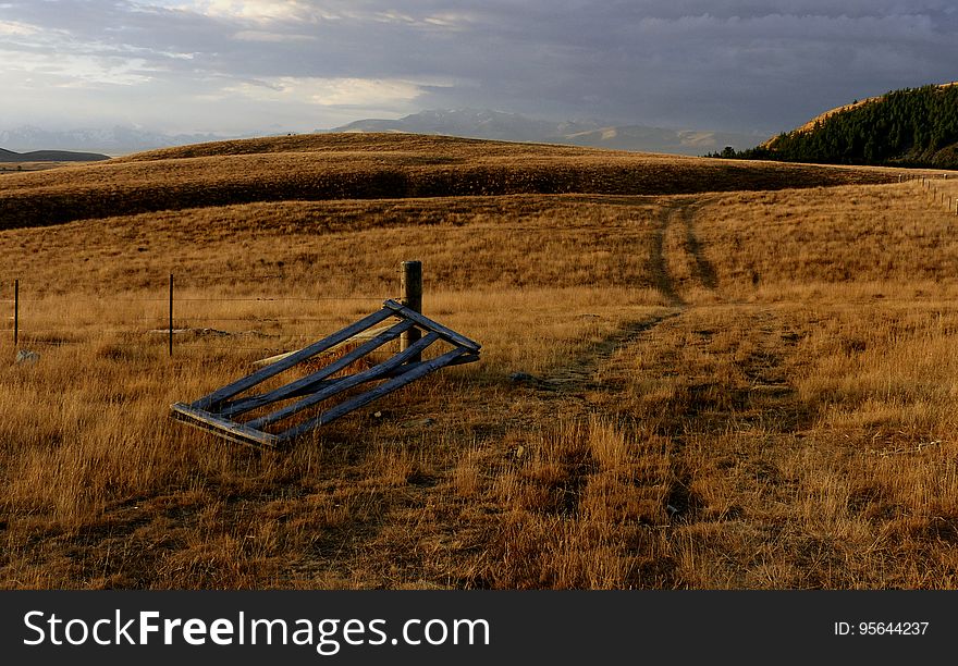 Broken Gate. Cairns Golf. Tekapo.