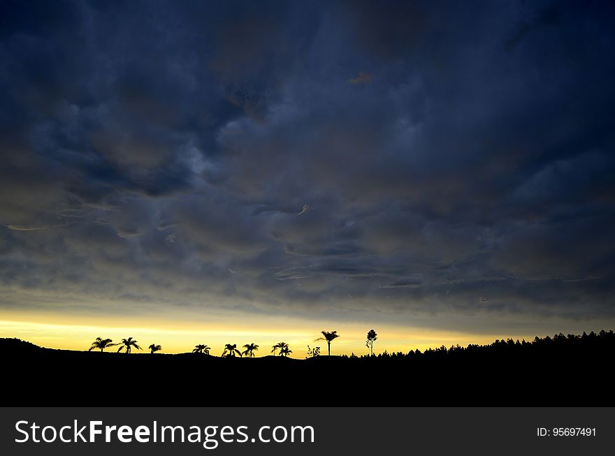 Cloud, Sky, Atmosphere, Afterglow, Natural landscape, Cumulus