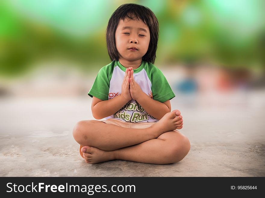 Child, Green, Sitting, Skin