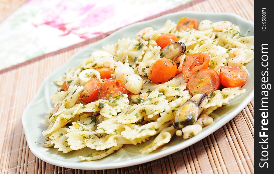 Pasta with frsh   tomatoes and sea muscsels. Pasta with frsh   tomatoes and sea muscsels