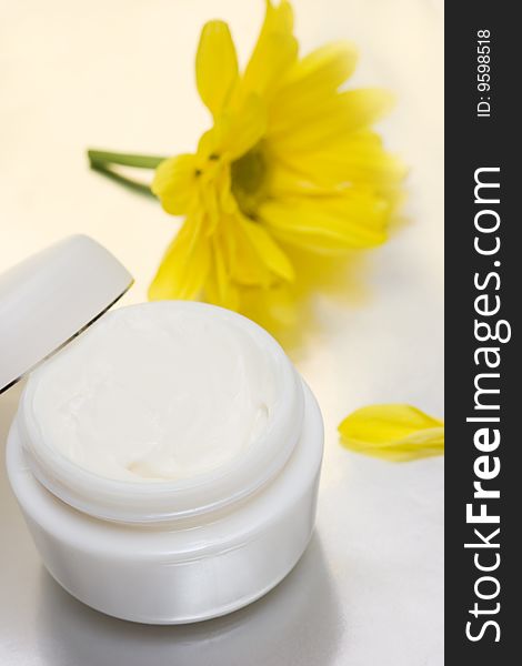 Cosmetic moisturizing cream with chamomiles