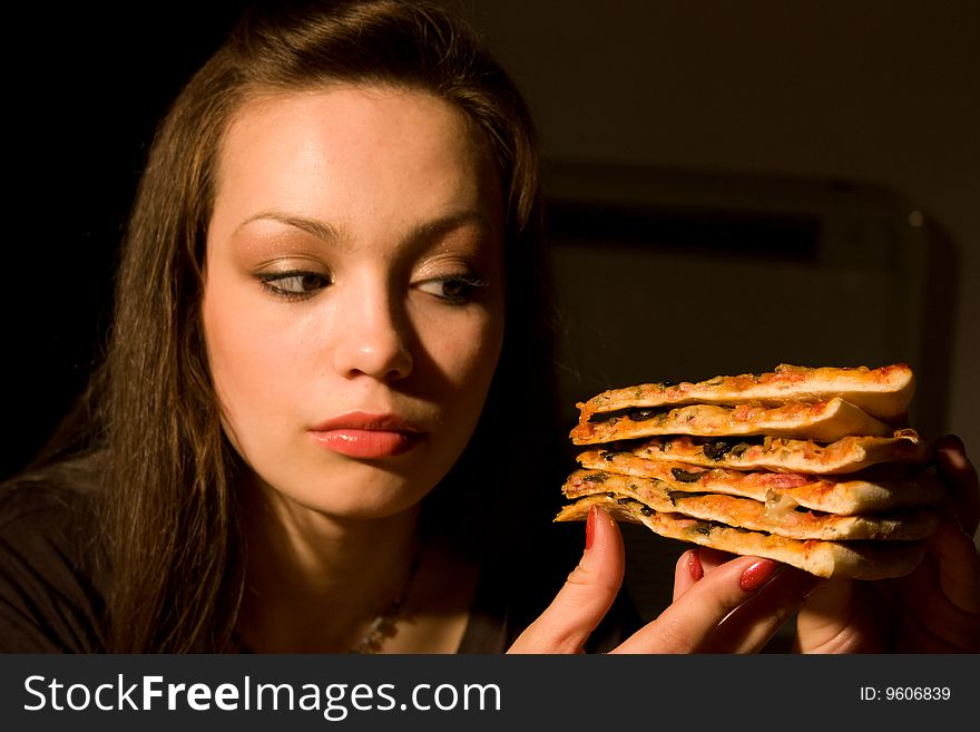 The beautiful girl with pizza pieces