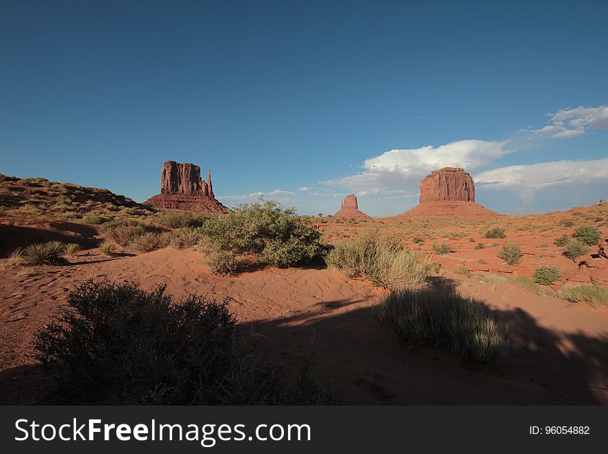 Monument Valley sandstone buttes on the Arizona–Utah border in USA.