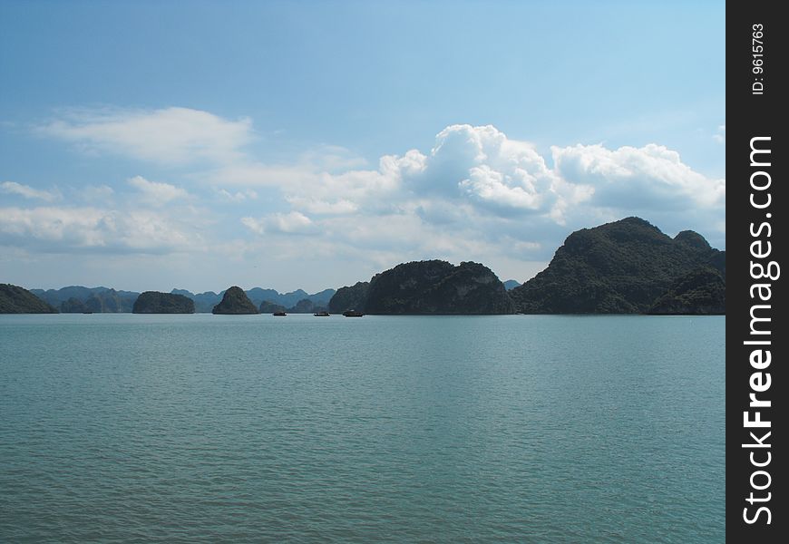 Image of the islands in Ha long Bay vietnam.