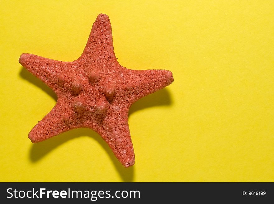 Red five-finger star on yellow background