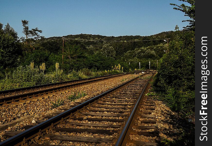 The railroad from Birnova belongs to the M600 who links Moldova to the capital. The railroad from Birnova belongs to the M600 who links Moldova to the capital.