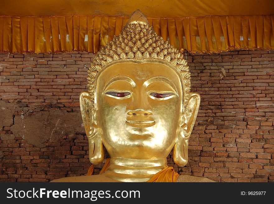 Golden Buddha statu in Thailand