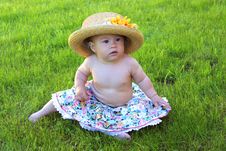 Baby Girl Wearing Big Hat Royalty Free Stock Photography Baby Girl Wearing Big Hat Royalty Free Stock Photography
