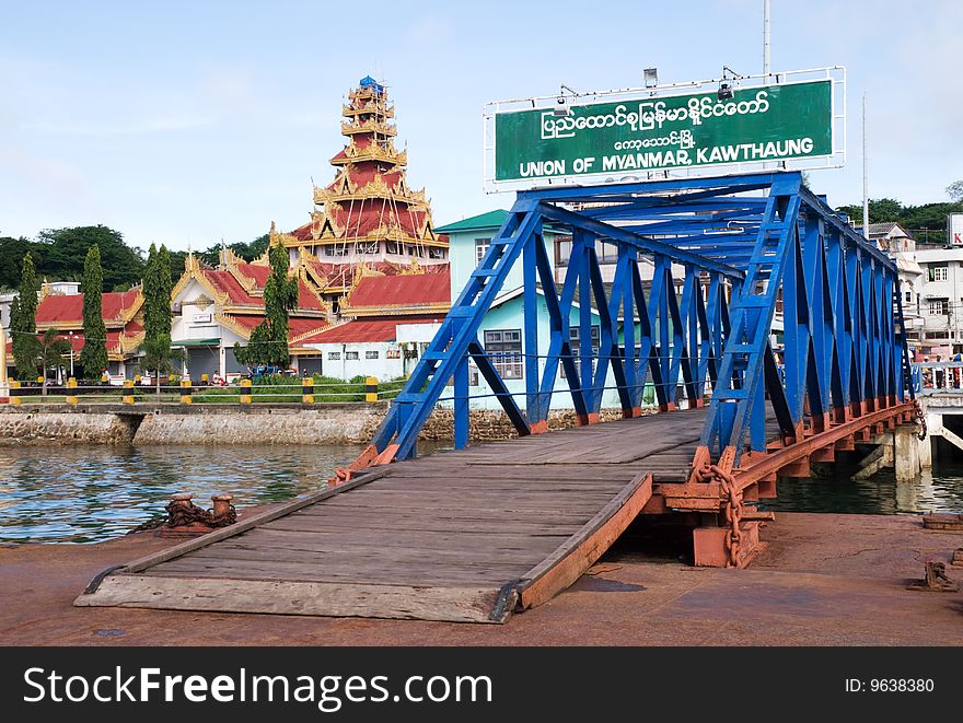 A bridge border crossing into Burma. A bridge border crossing into Burma