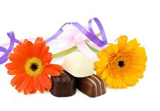 Luxury Chocolates With Flowers And Ribbons Royalty Free Stock Images Luxury Chocolates With Flowers And Ribbons Royalty Free Stock Images