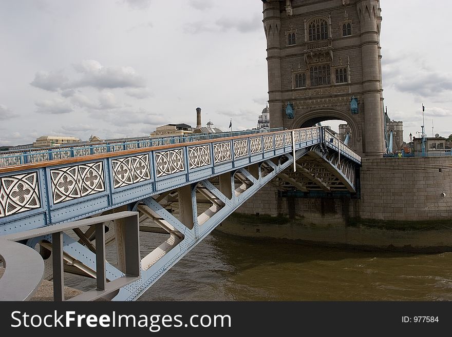 Tower Bridge, London closing
