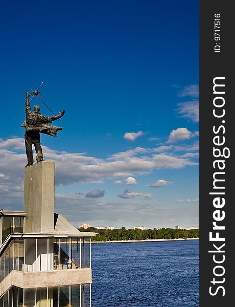 Monument of worker, Kiev, Dnipro metro