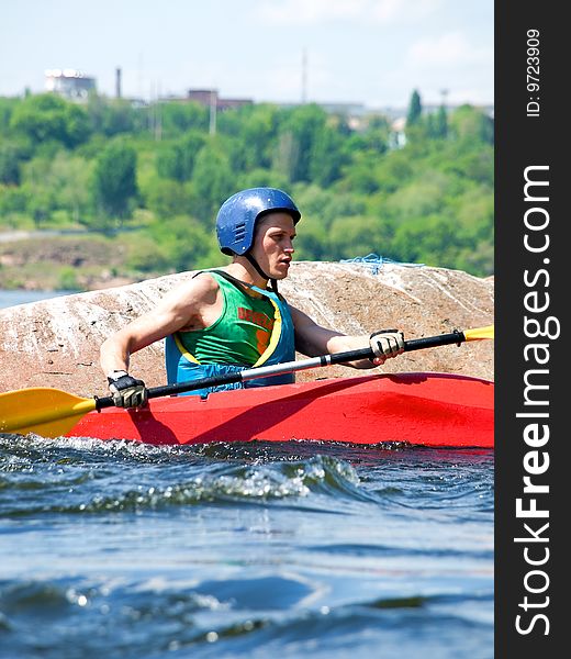 Image of the kayaker with an oar on the water