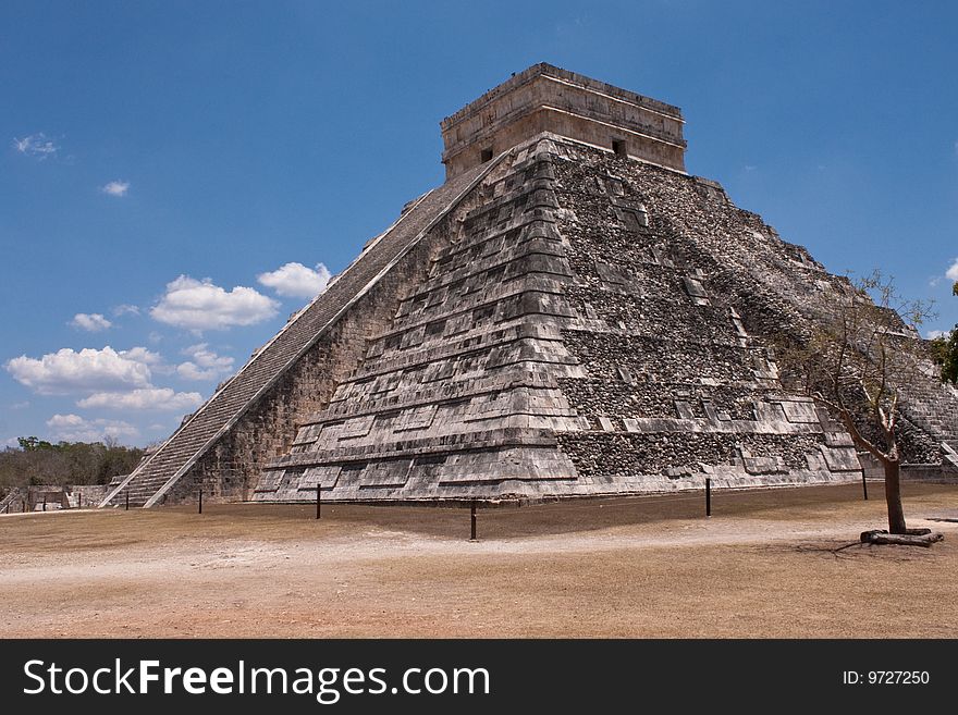 Chichen itza pyramid