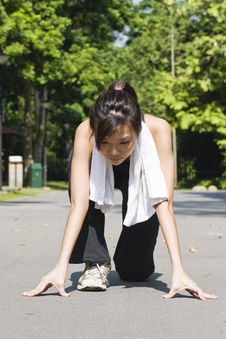 Asian Girl Preparing To Run Royalty Free Stock Photos Asian Girl Preparing To Run Royalty Free Stock Photos