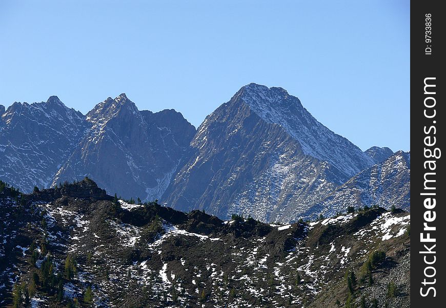 Melting peaks in the haze for the mountain crest