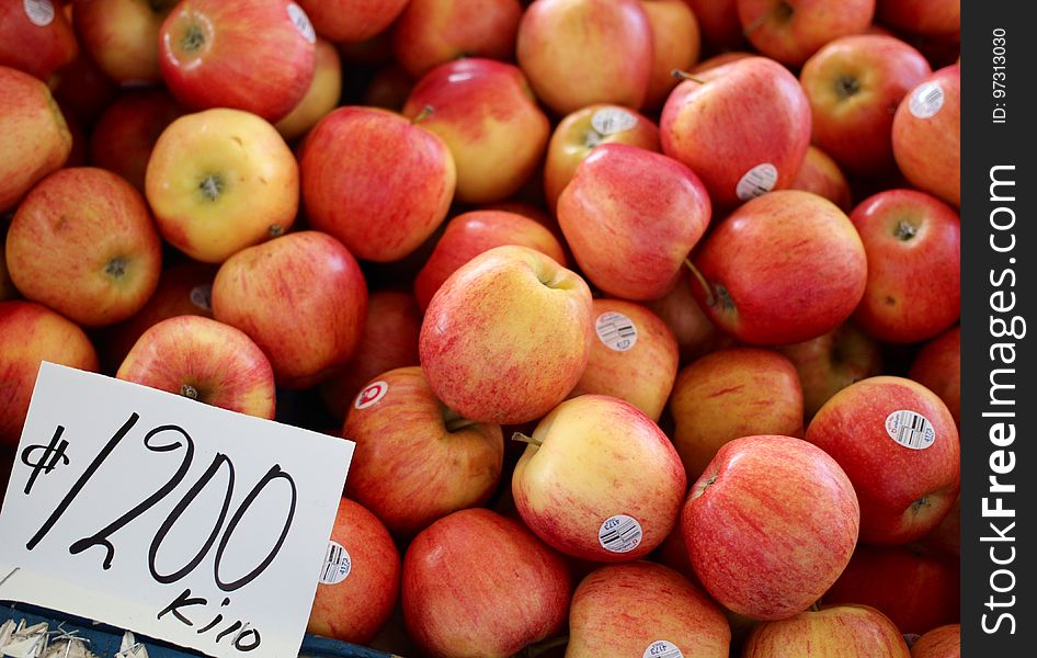 Modern Languages @ FLCC Finger Lakes Community College Study Abroad Program, Costa Rica, Spring 2013. In cooperation with The LEAF Project Learn Spanish and French for FREE www.leaflanguages.org Description: Alajuela&#x27;s public market. Apples &#x28;las manzanas&#x29;. Alajuela, Costa Rica. LEAF Lesson Link: www.leaflanguages.org/spanish-grammar-regular-imperfect-e. Modern Languages @ FLCC Finger Lakes Community College Study Abroad Program, Costa Rica, Spring 2013. In cooperation with The LEAF Project Learn Spanish and French for FREE www.leaflanguages.org Description: Alajuela&#x27;s public market. Apples &#x28;las manzanas&#x29;. Alajuela, Costa Rica. LEAF Lesson Link: www.leaflanguages.org/spanish-grammar-regular-imperfect-e...