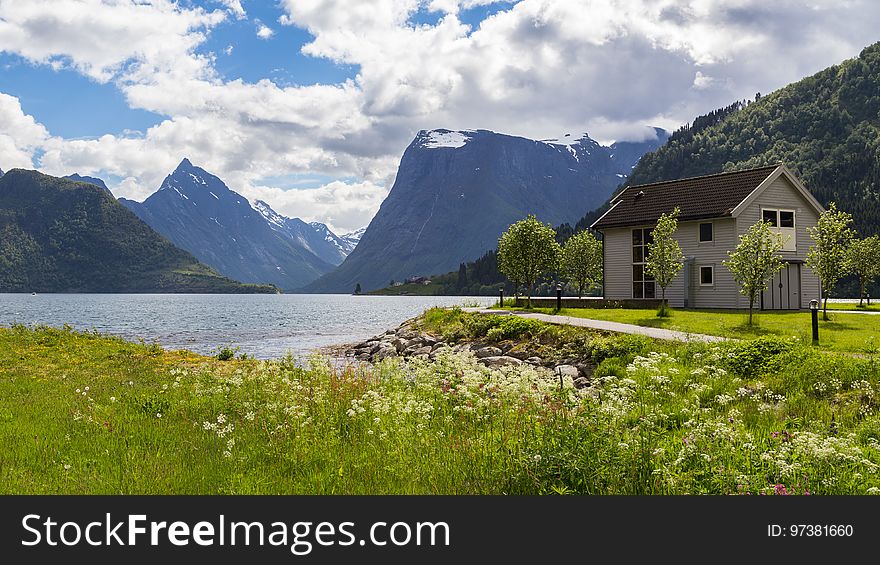 Cloud, Water, Sky, Plant, Mountain, Water resources