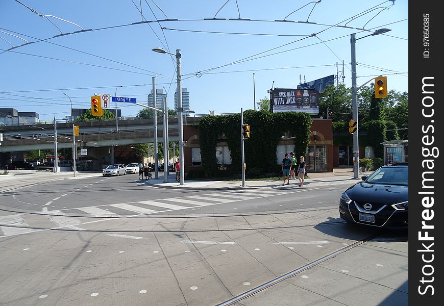 Images of the south side of King, from a window of a westbound 504 King streetcar, 2016 06 19 &#x28;41&#x29;