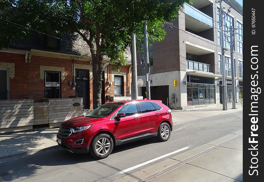 Images Of The South Side Of King, From A Window Of A Westbound 504 King Streetcar, 2016 06 19 &x28;29&x29;