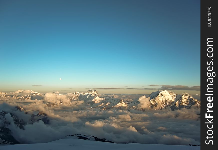 The dawn of the high mountains in winter