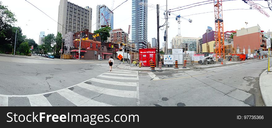 Intersection of Jarvis and Dundas, 2017 08 04 -a