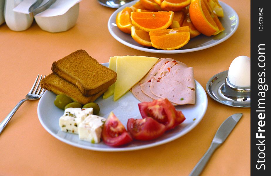 All inclusive breakfast with sausage, egg, cheese, oranges etc. All inclusive breakfast with sausage, egg, cheese, oranges etc